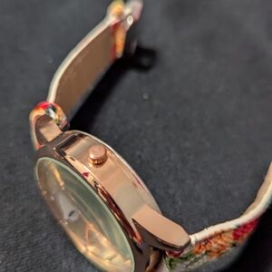 (918)Vintage Liz Claiborne Ladies Watch Turquoise Leather Crocodile Band